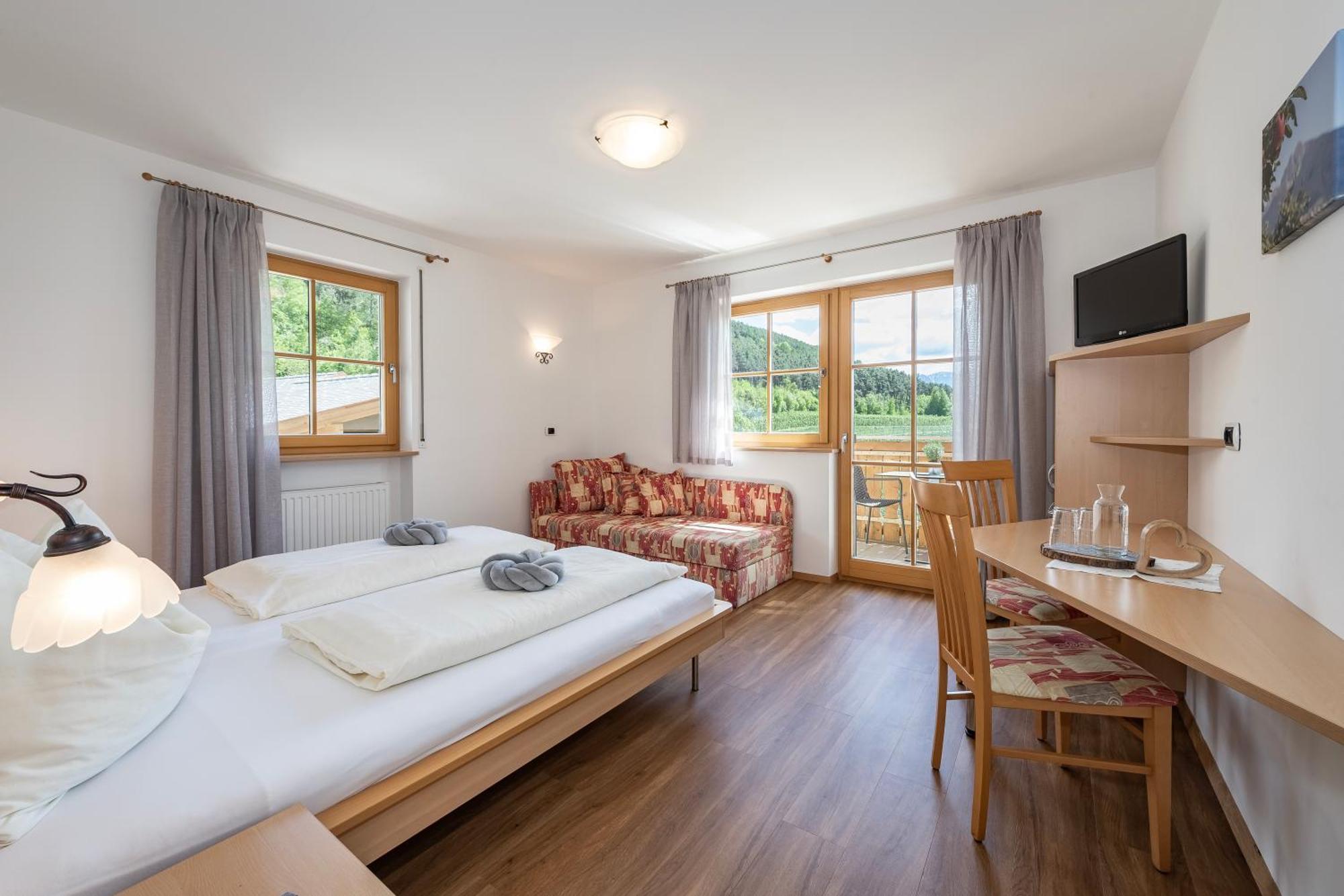 Trinnerhof- Hof Chalets Und Obsthof Mit Zimmer Natz-Schabs Dış mekan fotoğraf