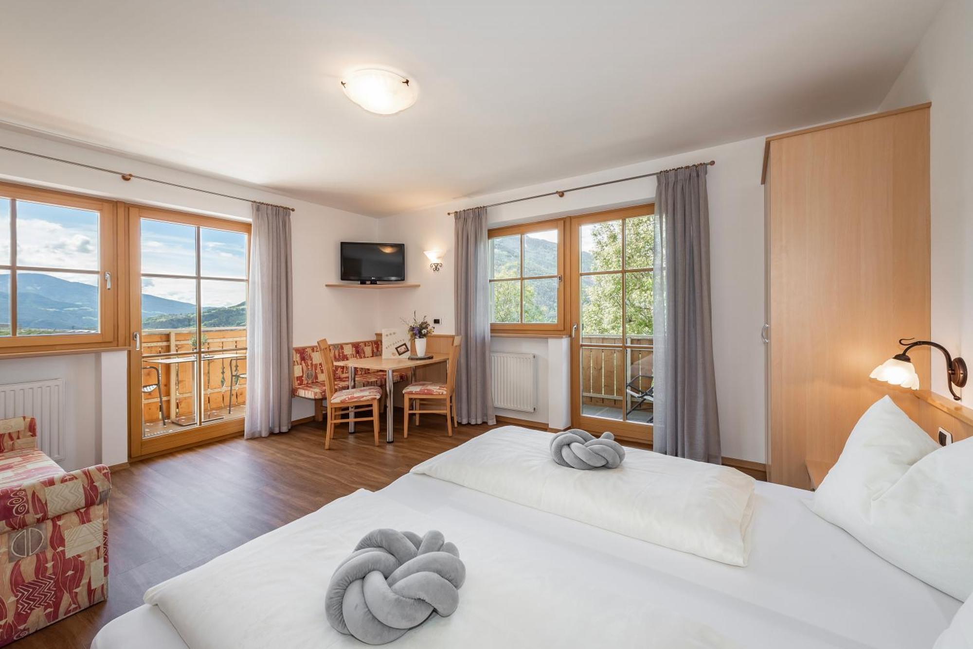 Trinnerhof- Hof Chalets Und Obsthof Mit Zimmer Natz-Schabs Dış mekan fotoğraf